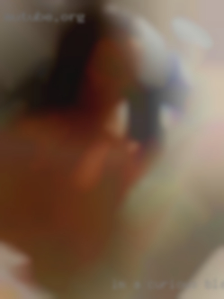 I'm a curious, fun black women in Bismarck loving girl.