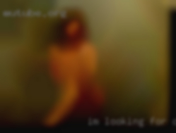 I'm looking near Carbondale, IL for a submissive woman.