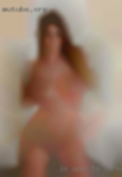 I'm open to female threesomes in Aurora and Trans.
